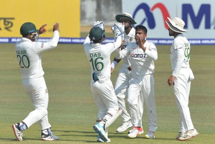 অবশেষে ভাঙল পাকিস্তানের উদ্বোধনী জুটি