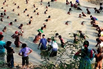 গুরুদাসপুরে ঐতিহ্যবাহী পলো বাওয়া উৎসব
