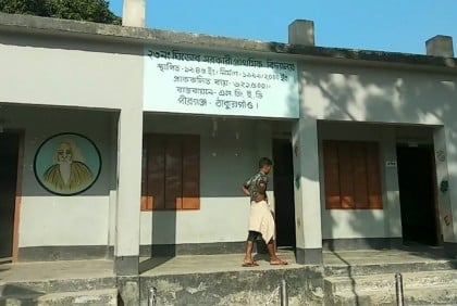 গ্রেফতার আতঙ্কে গ্রাম পুরুষশূন্য