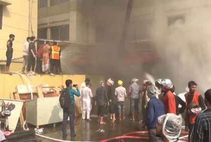 গাজীপুরে পোশাক কারখানার গোডাউনে অগ্নিকাণ্ড