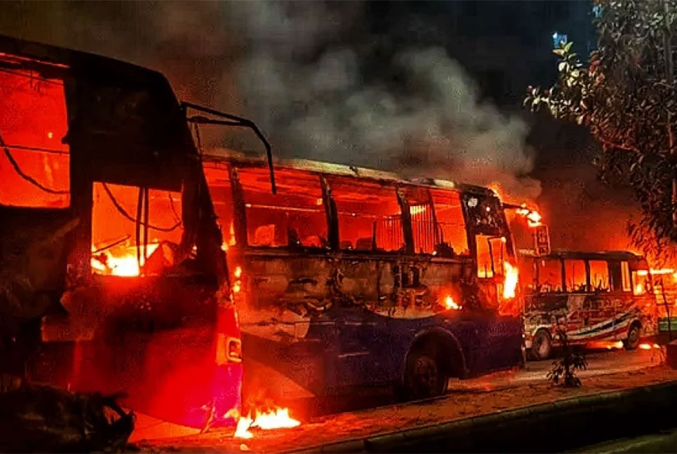 রামপুরায় বাসে আগুনের ঘটনায় ২ মামলা, আসামি ৮০০