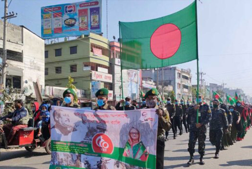 স্বাধীনতার সুবর্ণজয়ন্তী: নাটোরে আনসার বাহিনীর পতাকা র‍্যালি