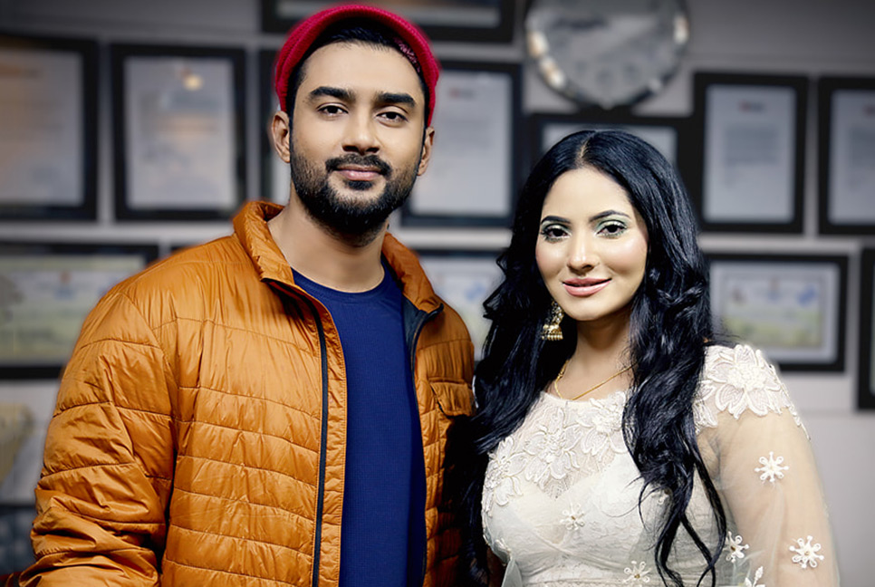 প্রথমবার একসঙ্গে রোশান-প্রিয়মনি