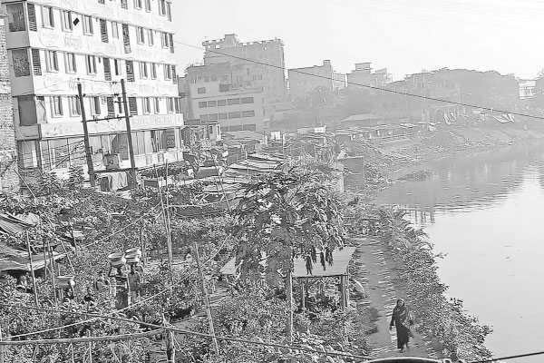 দখল-দূষণে তুরাগ নদ