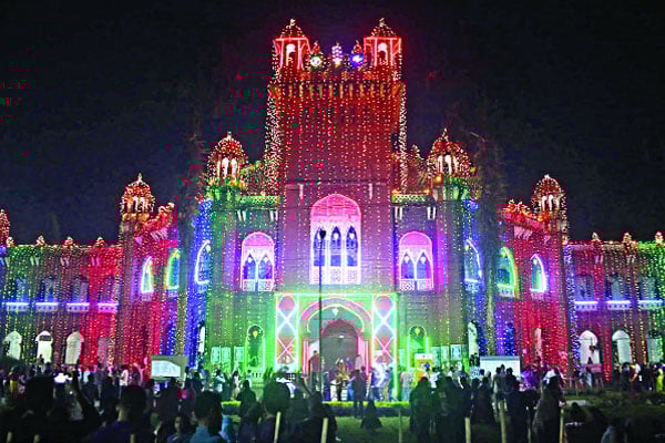 শতবর্ষে বর্ণিল সাজে ঢাকা বিশ্ববিদ্যালয়