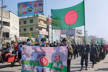 স্বাধীনতার সুবর্ণজয়ন্তী: নাটোরে আনসার বাহিনীর পতাকা র‍্যালি