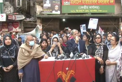 খালেদা জিয়াকে স্তব্ধ করে দিতে চায় সরকার: ফখরুল