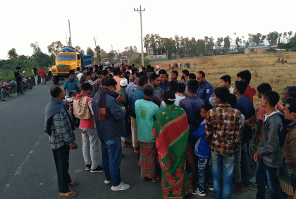 দিনাজপুরে সড়ক দুর্ঘটনায় স্কুলছাত্রের মৃত্যু 