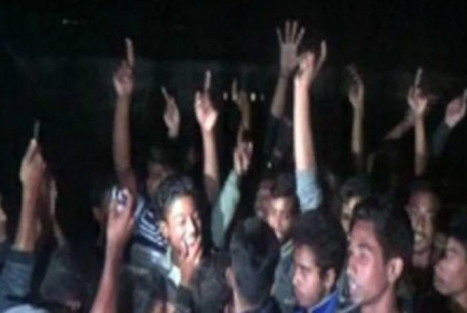 সকালে পরীক্ষা, প্রবেশপত্রের দাবিতে রাতে শিক্ষার্থীদের সড়ক অবরোধ

