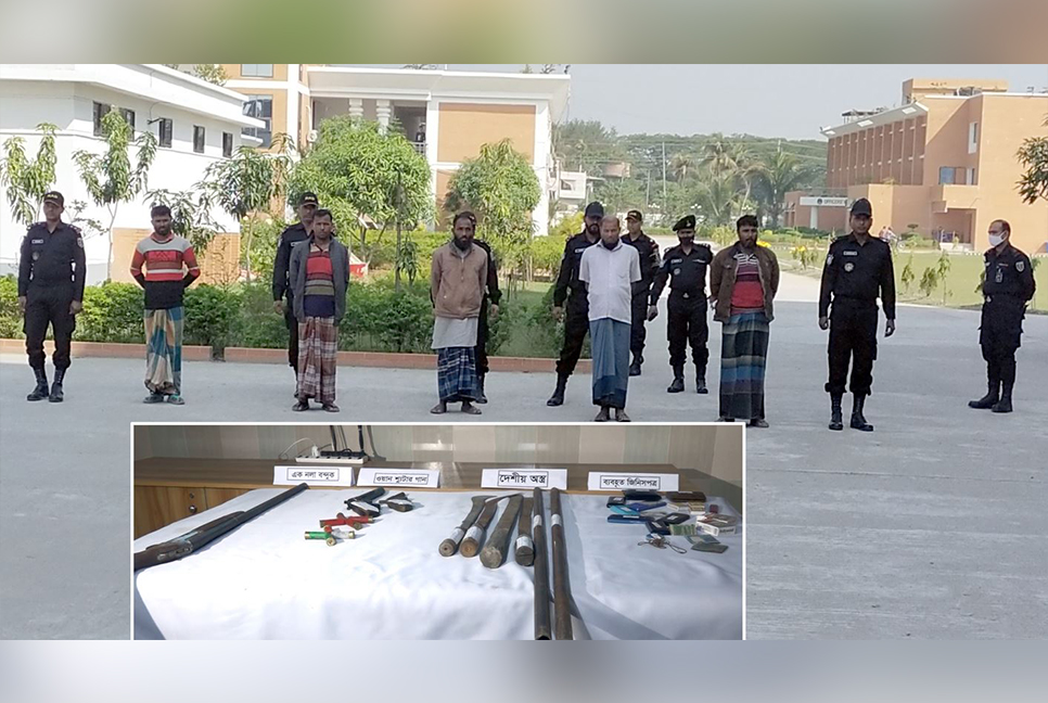 বরিশালে ৫ জলদস্যু আটক, অস্ত্র উদ্ধার