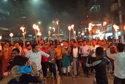 খালেদা জিয়ার মুক্তির দাবিতে রাজধানীতে মশাল মিছিল
