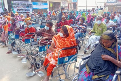 টাঙ্গাইলে প্রতিবন্ধীদের মাঝে ৫০টি হুইল চেয়ার বিতরণ