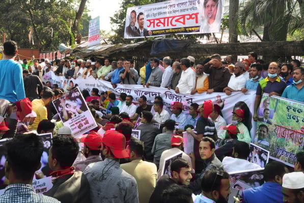 জাতীয় প্রেসক্লাবের সামনে ছাত্রদলের সমাবেশ চলছে