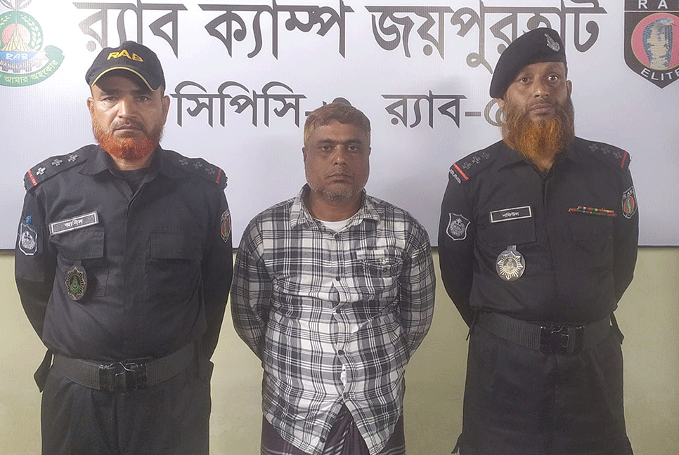 জয়পুরহাটে মাদক কারবারি গ্রেফতার