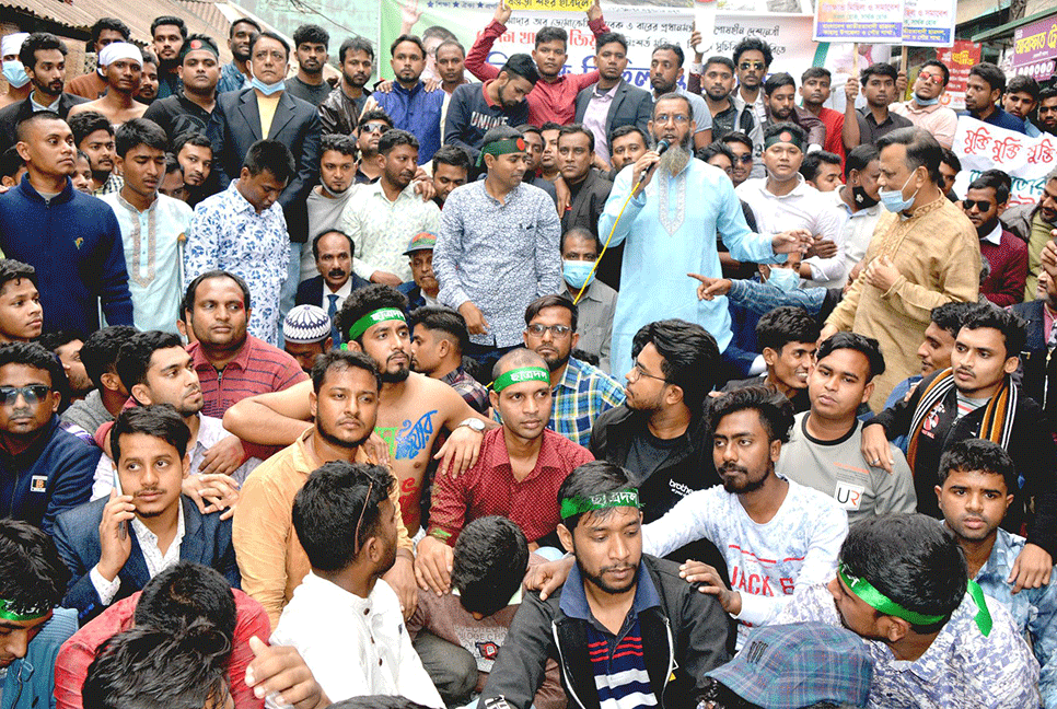 খালেদা জিয়ার সুচিকিৎসার দাবিতে বগুড়ায় বিক্ষোভ