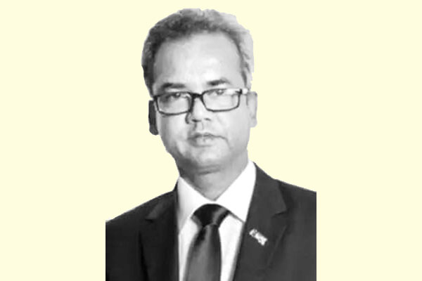 সুসময়ের চাটুকাররা দুঃসময়ে থাকে না