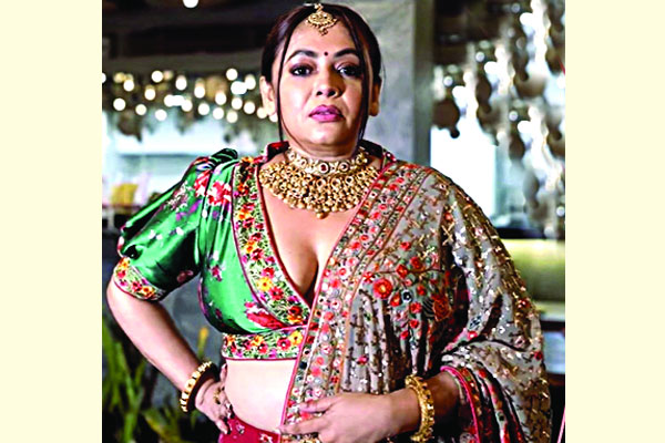 খোলামেলা ছবি নিয়ে ভাইরাল শ্রীলেখা