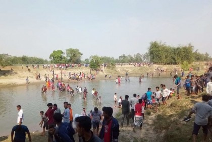 দেখা হলো না মেয়ে-নাতির সঙ্গে, পিঠা নিয়ে ফেরত গেলেন মা 