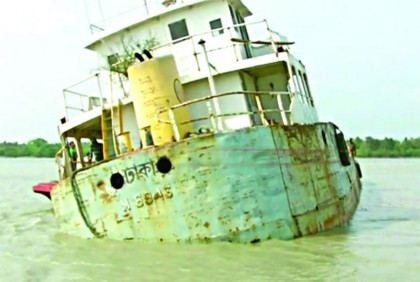 ডুবে থাকা জাহাজের ভাগাড় মোংলা