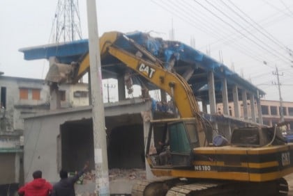 কাটাখালীর সেই পৌর মেয়র আব্বাসের অবৈধ মার্কেট উচ্ছেদ 
