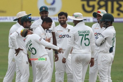 তাইজুল ঘূর্ণিতে সাজঘরে শফিক