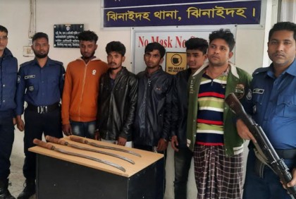 ঝিনাইদহে দেশীয় অস্ত্রসহ ৫ জন গ্রেফতার