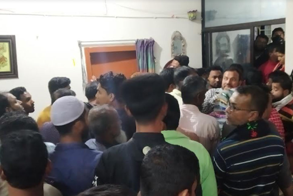 মোরেলগঞ্জে ক্লিনিক মালিকের ঝুলন্ত মরদেহ উদ্ধার