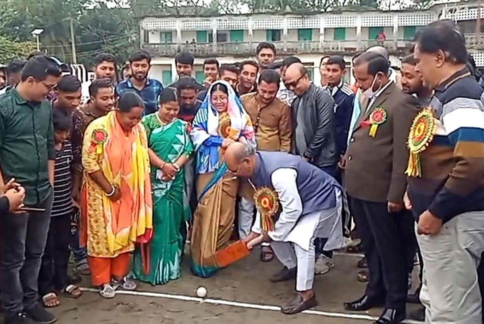 কলাপাড়ায় ক্রিকেট টুর্নামেন্টের উদ্বোধন