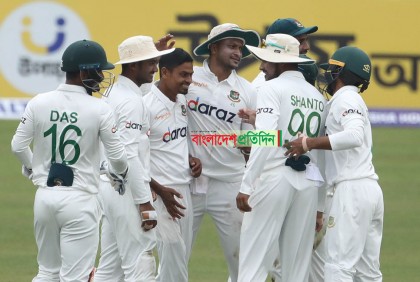 ঢাকা টেস্ট: অবশেষে শুরু হলো খেলা