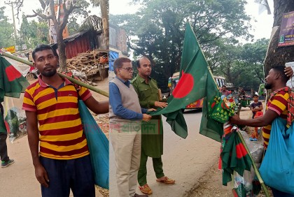 পতাকা বেচে চলে অভাবের সংসার
