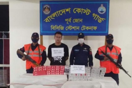 বিপুল পরিমাণ বিদেশী সিগারেটসহ চাইনিজ যুবক আটক