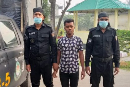 পায়ুপথে ১০ লাখ টাকার হেরোইন পাচারের সময় যুবক আটক