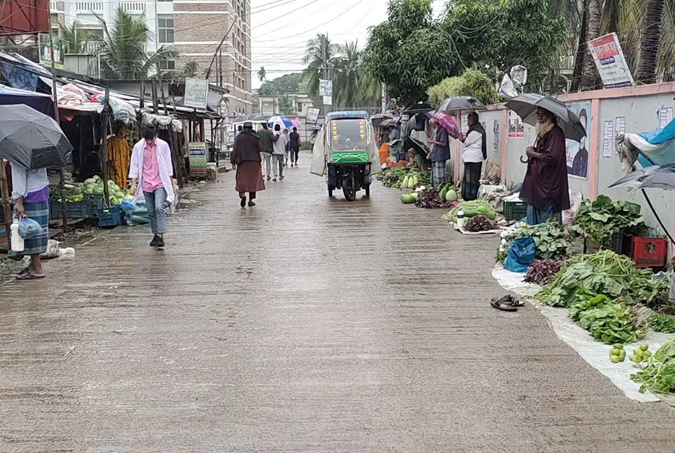 পটুয়াখালীতে হালকা-মাঝারি বৃষ্টি, ভোগান্তিতে সাধারণ মানুষ