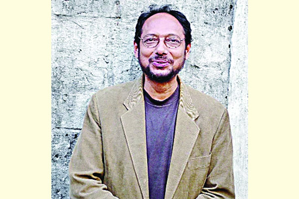এবার লেখকের ভূমিকায়