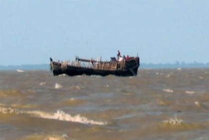 সাগরে ট্রলার ডুবি : চরফ্যাশনের ২২ জেলে নিখোঁজ


