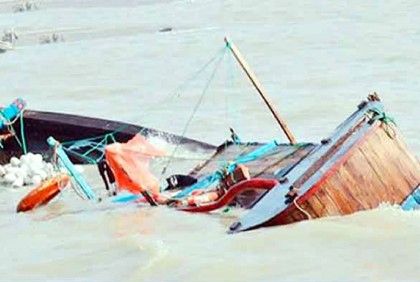 বঙ্গোপসাগরে মাছ ধরার ট্রলার ডুবি, ২০ জেলে নিখোঁজ