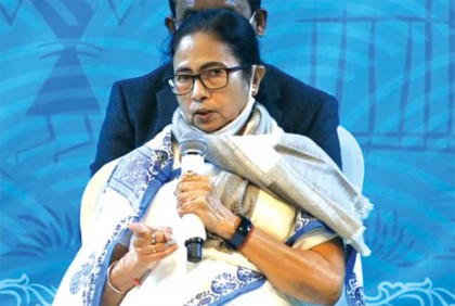 বিএসএফ ঢুকে পড়ছে গ্রামে গ্রামে : মমতা 

