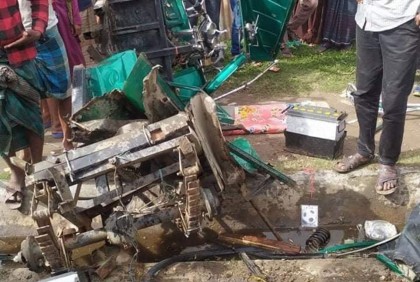 প্রতীক নিয়ে ফেরার পথে ট্রেনের ধাক্কায় সমর্থকের মৃত্যু