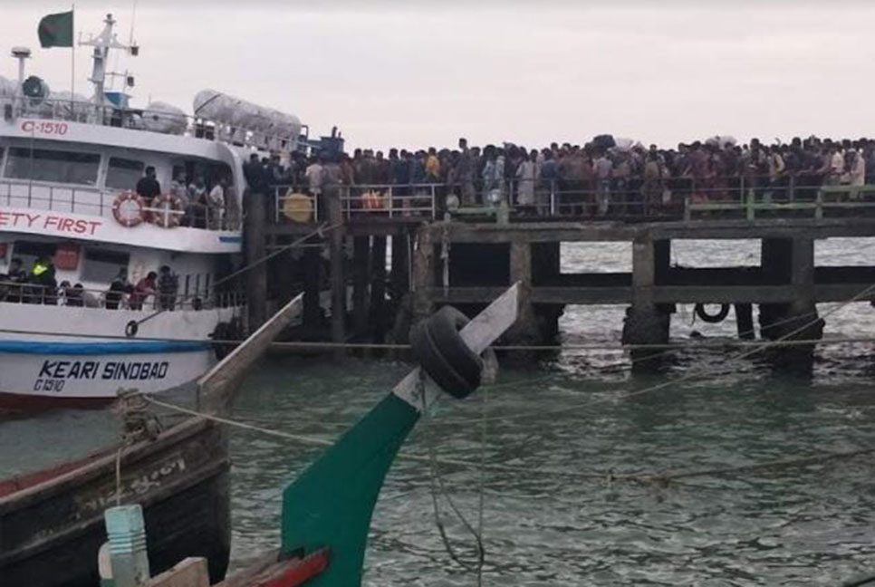 সেন্টমার্টিনে ফের জাহাজ চলাচল শুরু: ফিরলেন আটকে পড়া পর্যটকেরা
