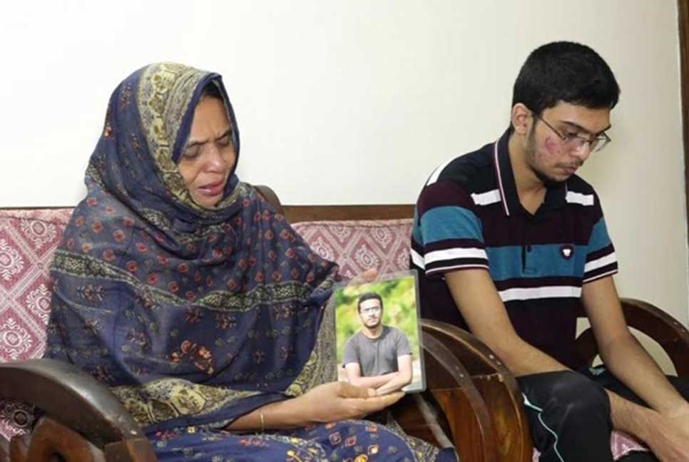 অমিত সাহার যাবজ্জীবন কেন, সবার মৃত্যুদণ্ড চান আবরারের মা

