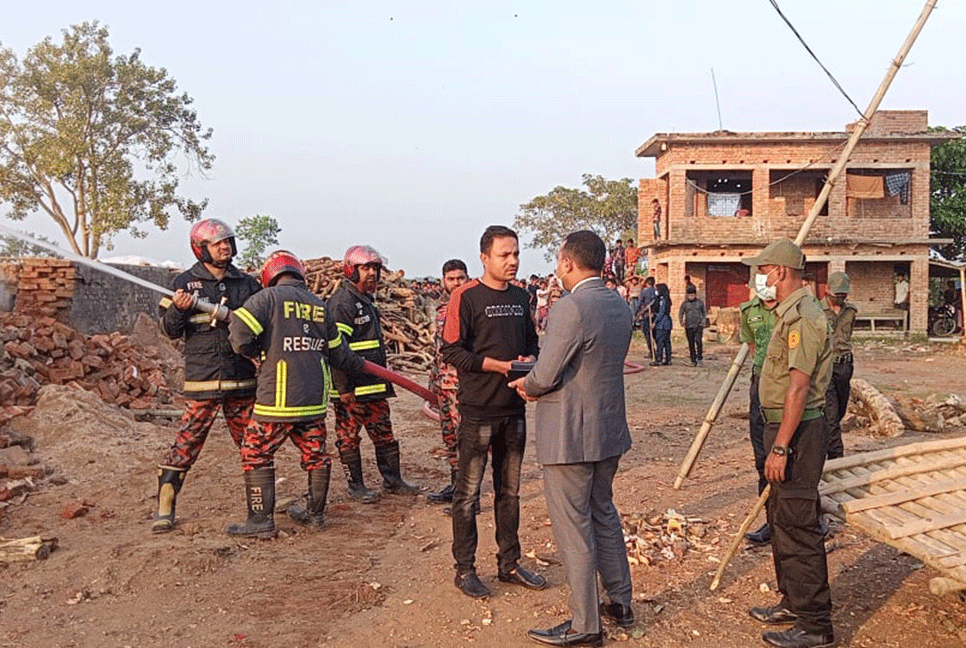 মেহেরপুরে ইটভাটা গুঁড়িয়ে দিলেন ভ্রাম্যমাণ আদালত