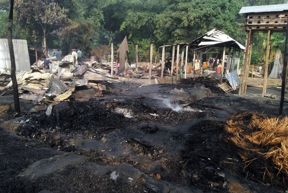 খানসামায় আগুনে ১৭ বসতঘর পুড়ে ছাই