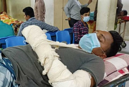কর্মীকে পিটিয়ে বকেয়া বেতন কেড়ে নিলেন ঠিকাদার

