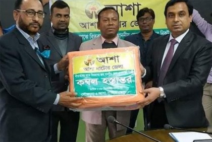 শীতার্তদের মাঝে কম্বল বিতরণ