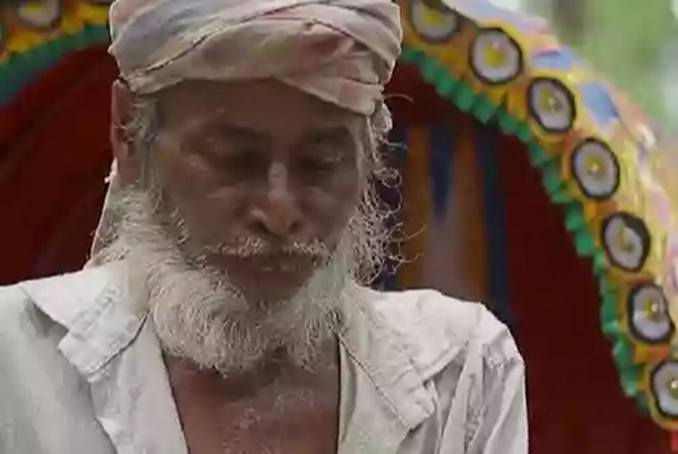 দৌলতদিয়া ঘাটে ফেরি থেকে পরে যাত্রী নিখোঁজ