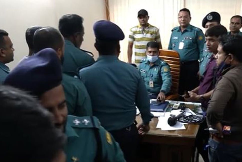 চুরির ব্রিফিংয়ের সময় পুলিশ কর্মকর্তার মোবাইল চুরি!

