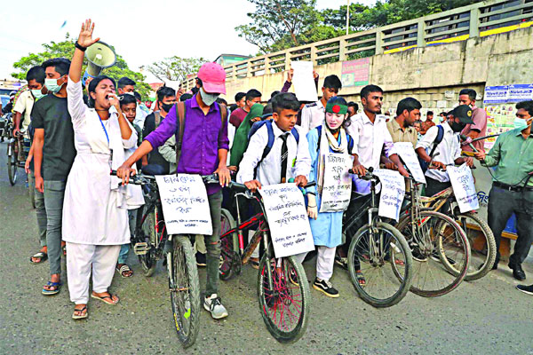 বিক্ষোভ অব্যাহত, এবার বাইসাইকেল র‌্যালি