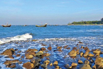 সেন্টমার্টিন দ্বীপে বেড়াতে নিয়ে যাওয়ার কথা বলে ৪ স্কুলছাত্রকে অপহরণ