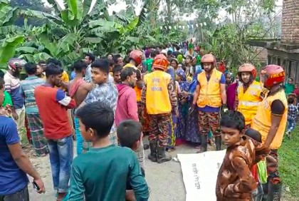 ঝিনাইদহে বাস চাপায় শিশু নিহত