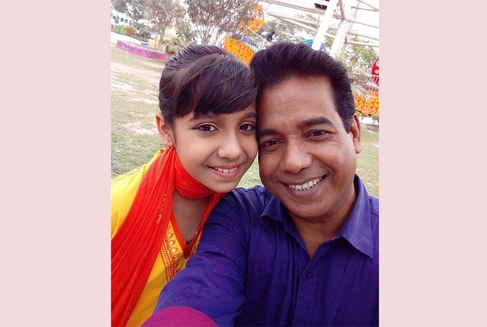 দ্রুত গতির ট্রাক কেড়ে নিল বাবা-মেয়ের প্রাণ
